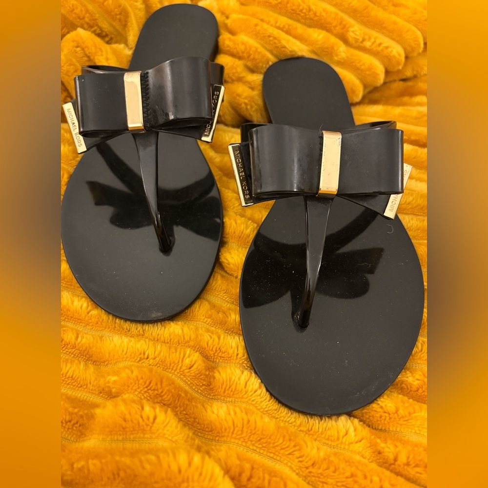 Black Michael Kors jelly sandals! (size 6M)